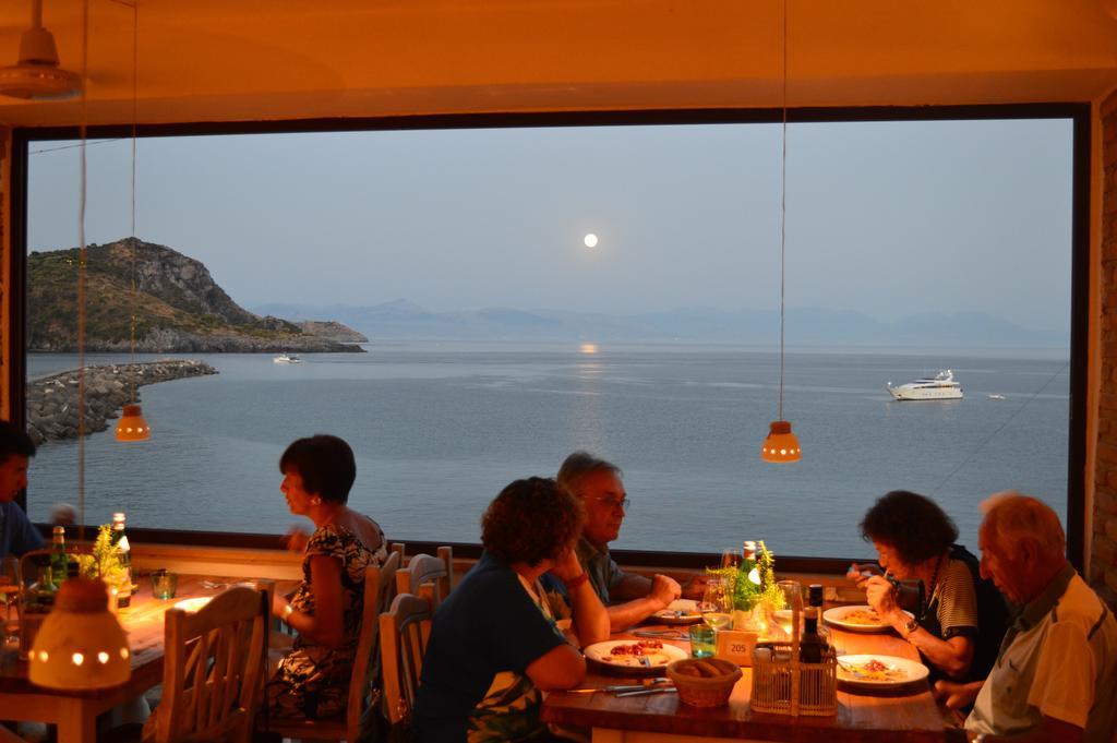 Albergo Tirreno Marina di Camerota Bagian luar foto